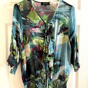 See-through short-sleeve, stretchy bottom and sleeve ends